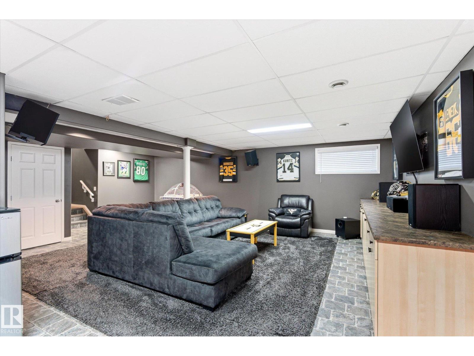 16308 49 ST NW - 35