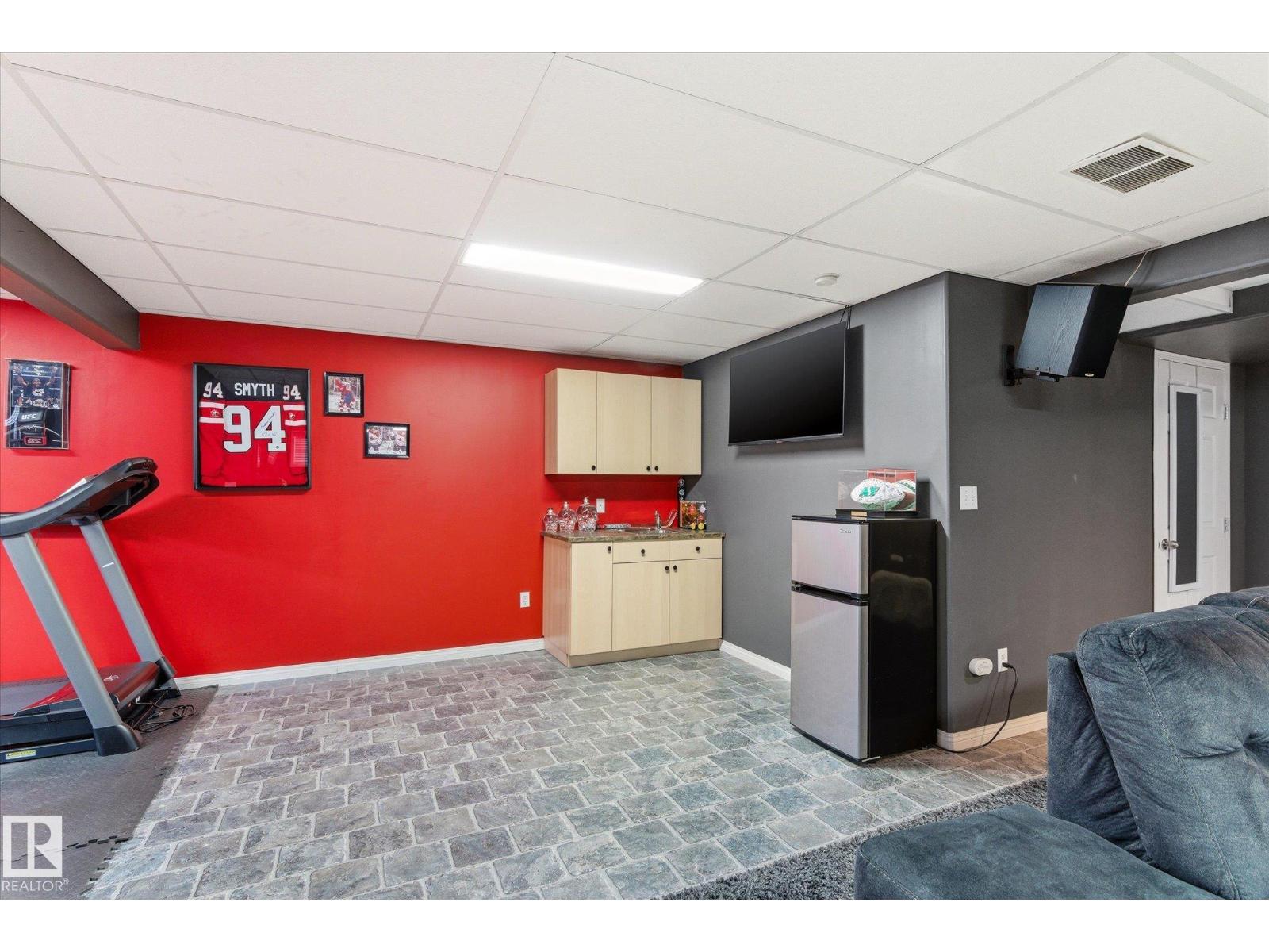 16308 49 ST NW - 38