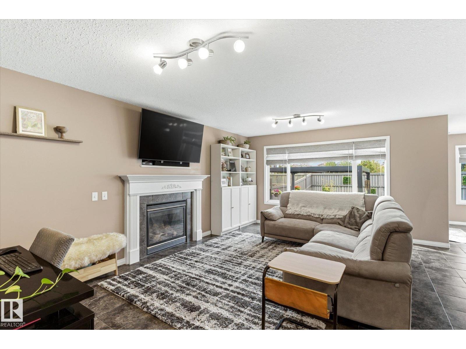 16308 49 ST NW - 8
