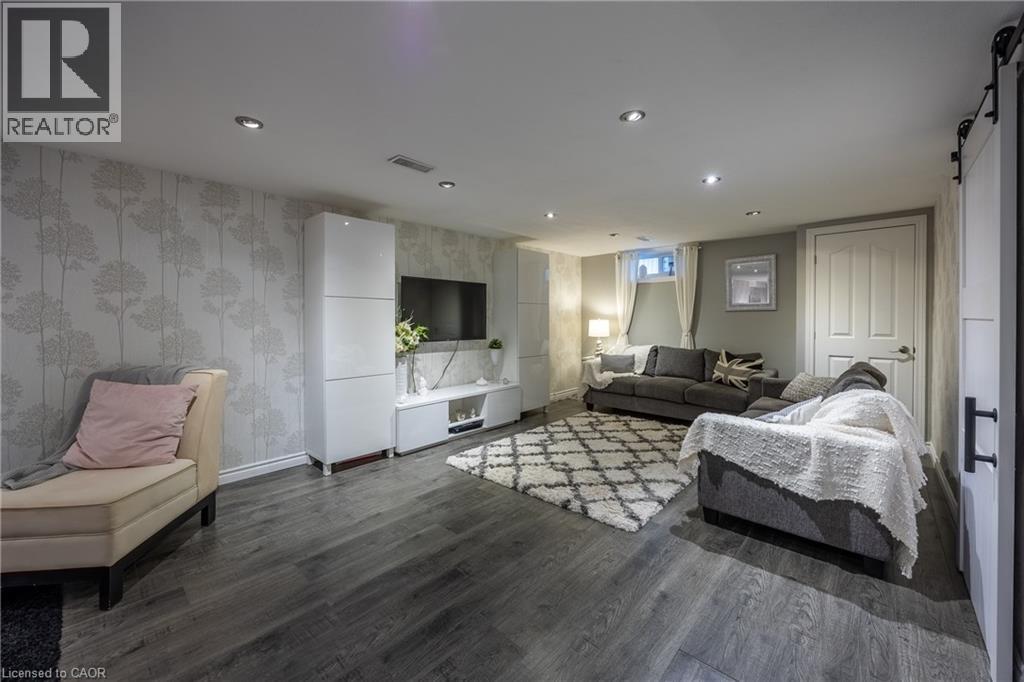 70 BERKLEY Crescent - 25