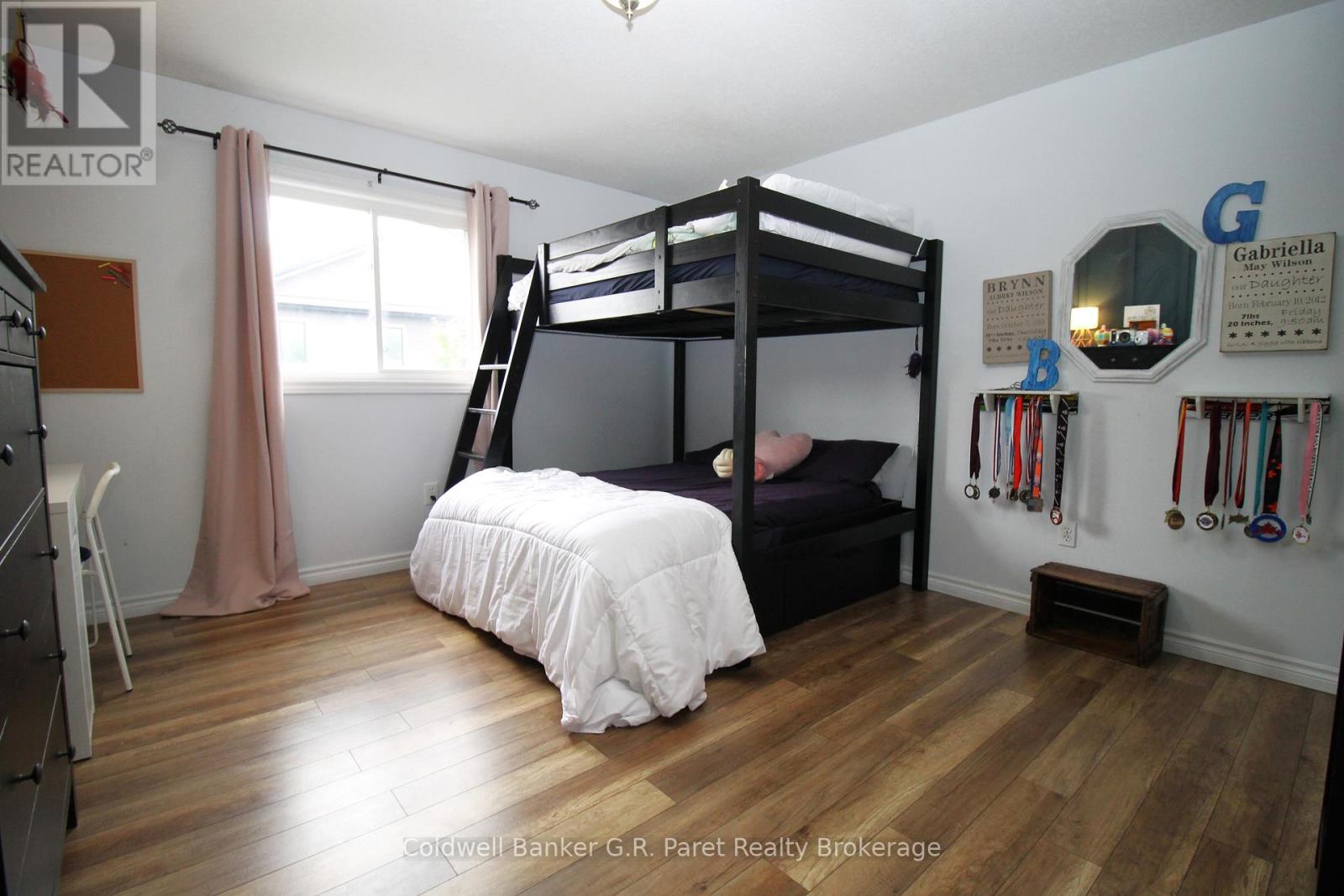 4 LANGRELL AVENUE - 24