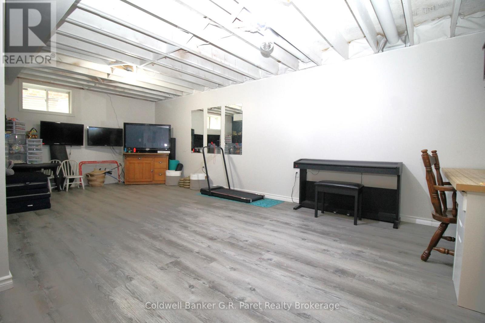 4 LANGRELL AVENUE - 33