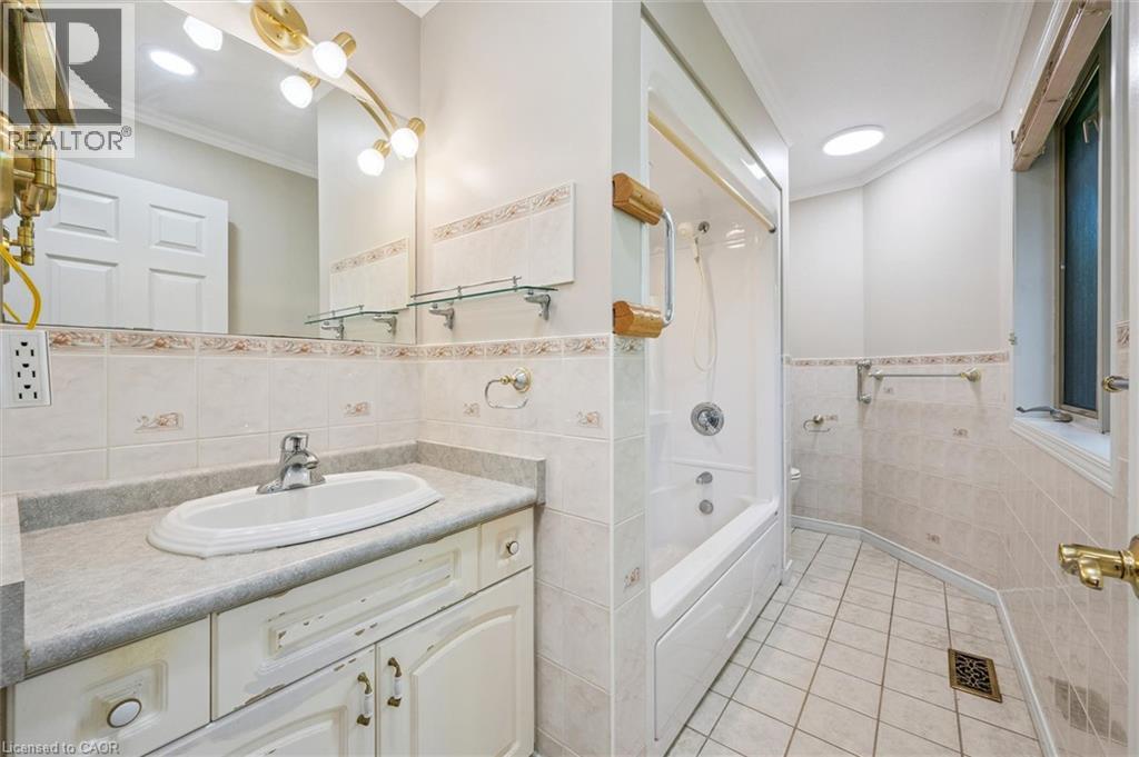 40 GIBBS Crescent, Guelph, Ontario, N1G5B7 — Photo 8