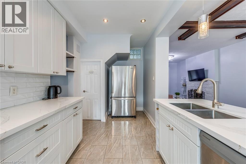 108 RUNNYMEDE Road, Toronto, Ontario, M6S2Y3 — Photo 13