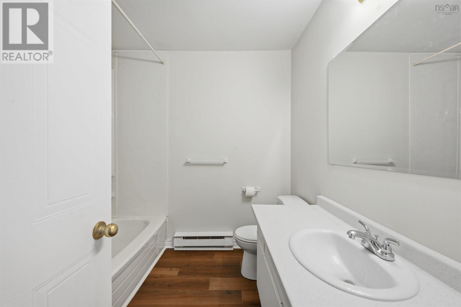 #314 15 Langbrea Drive - 26