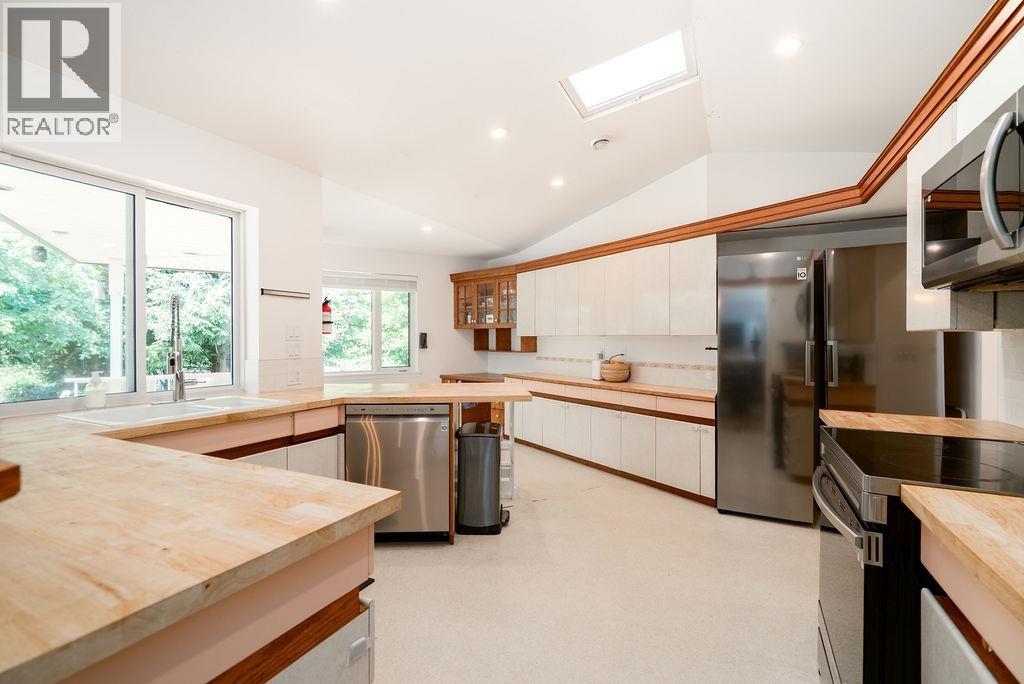 1032 EDGEWATER CRESCENT — photo 3