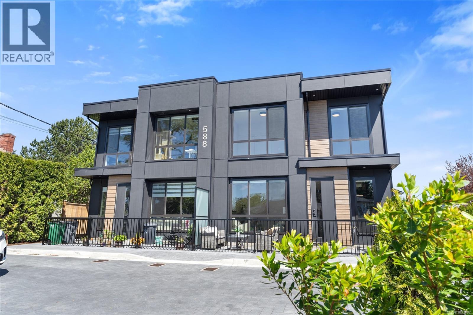 #2 588 Whiteside St - Image 2