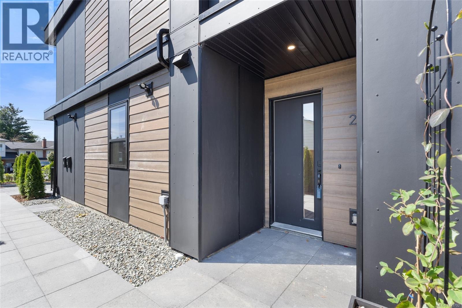 #2 588 Whiteside St - Image 3