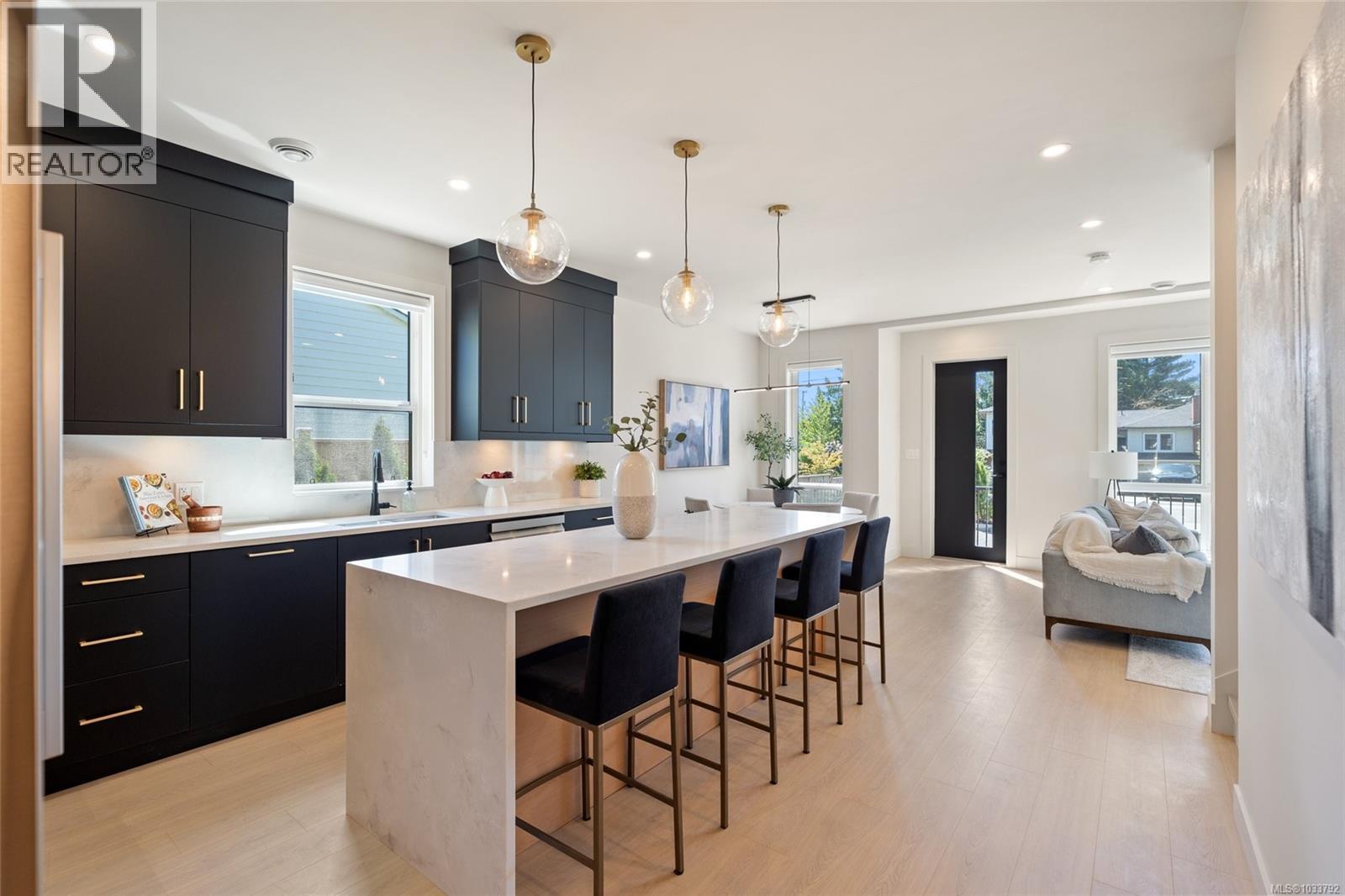#2 588 Whiteside St - 7