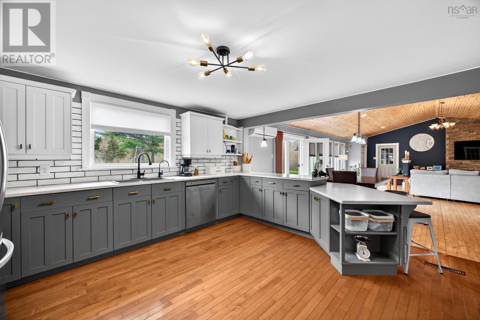 Property 38 of 49 of 87 MAPLE Avenue