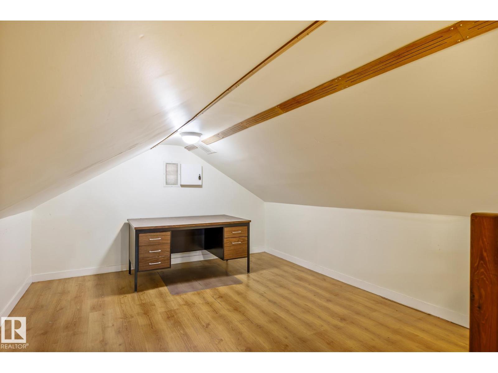 12323 104 ST NW - 37
