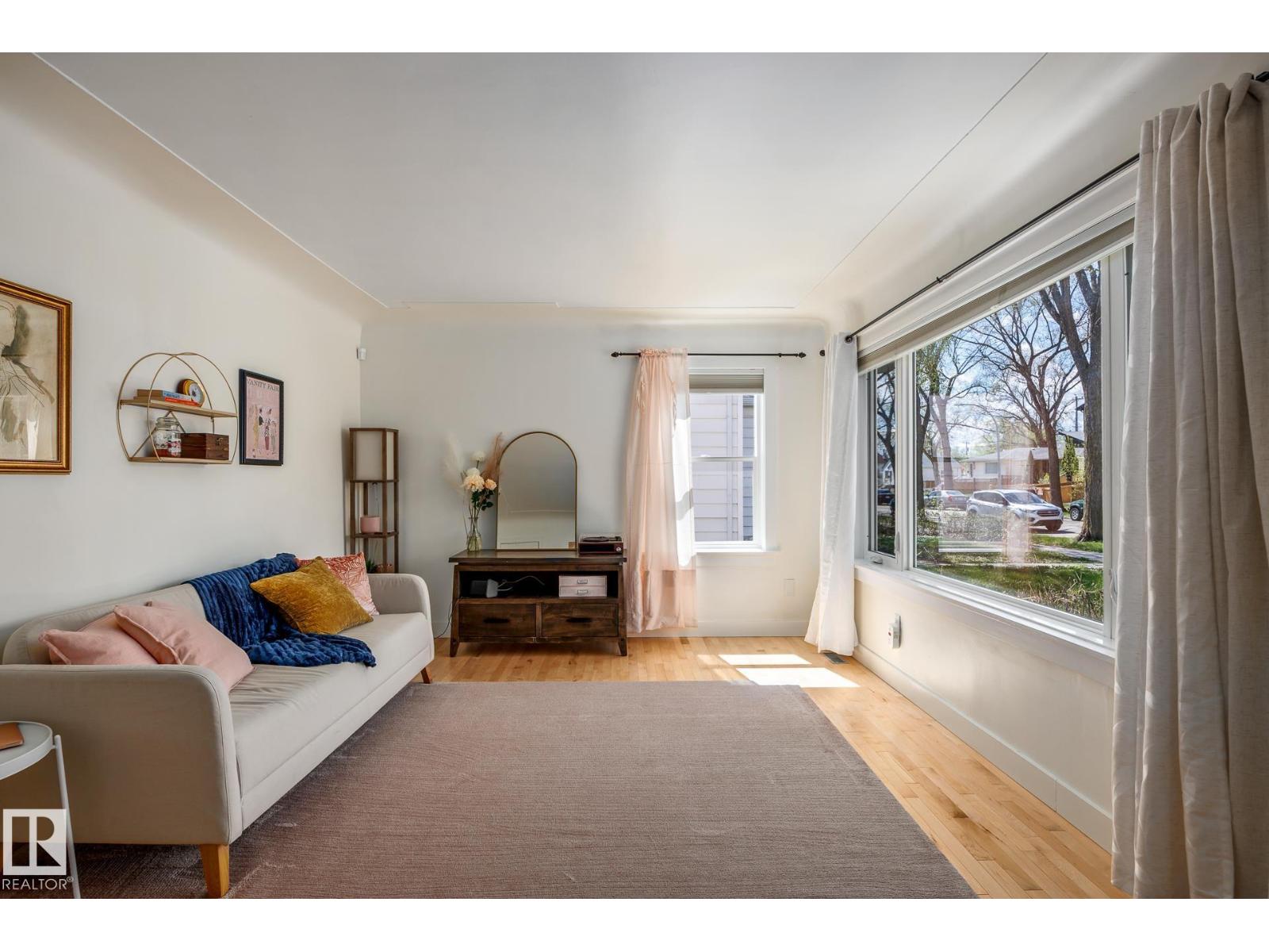 12323 104 ST NW - 5