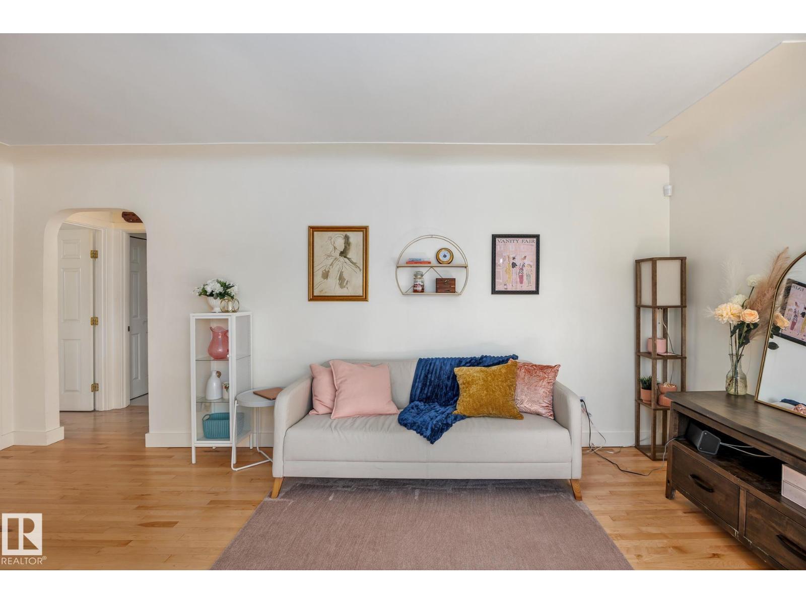 12323 104 ST NW - 6