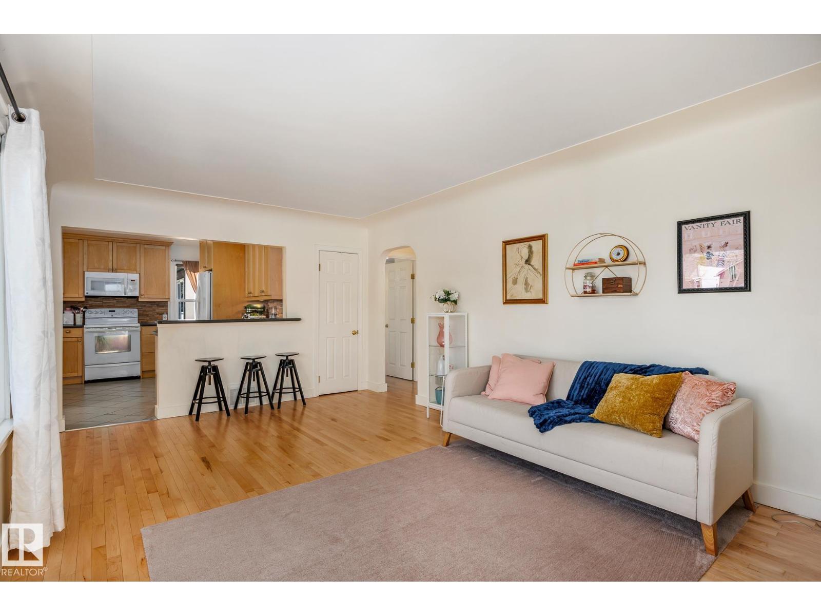12323 104 ST NW - 7