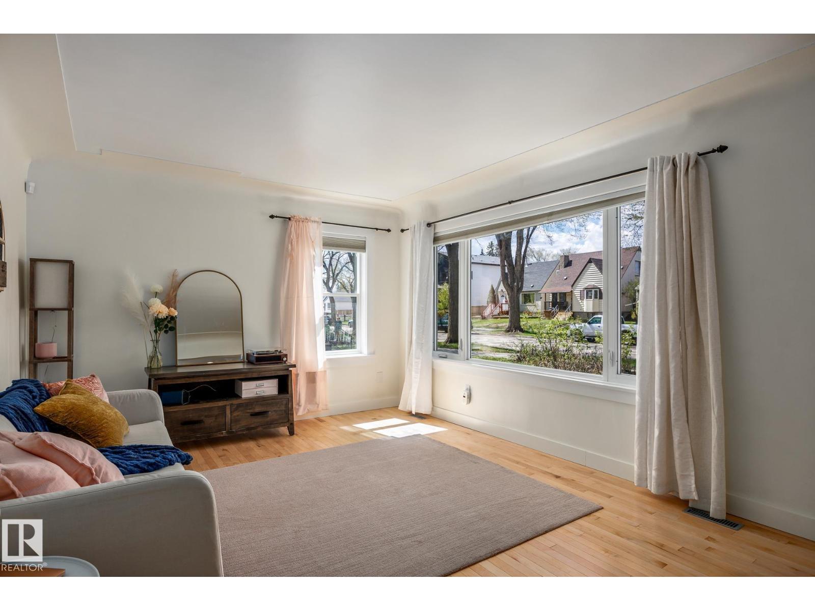 12323 104 ST NW - 8