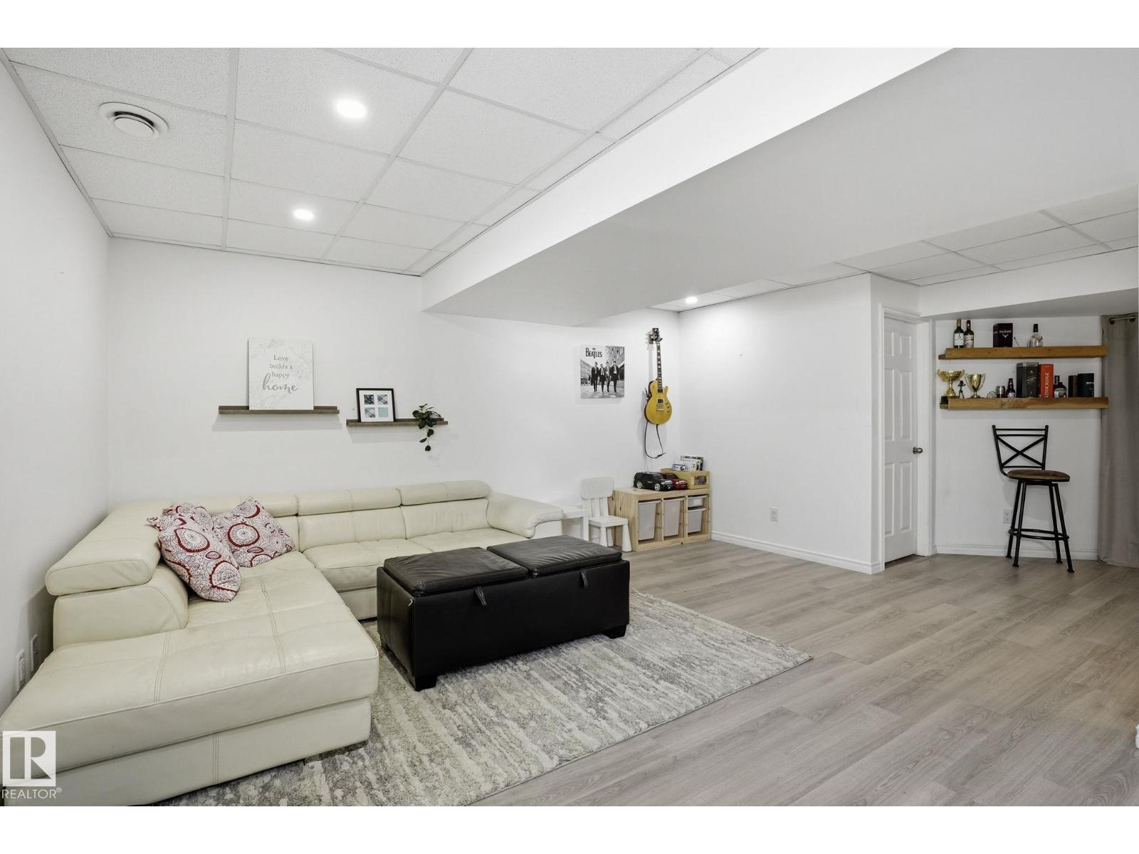 9495 228 ST NW - 26