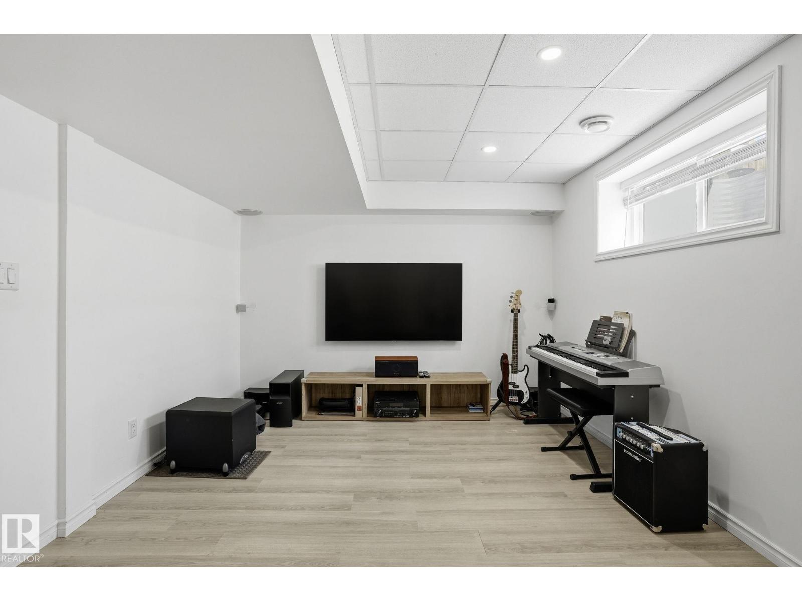 9495 228 ST NW - 27