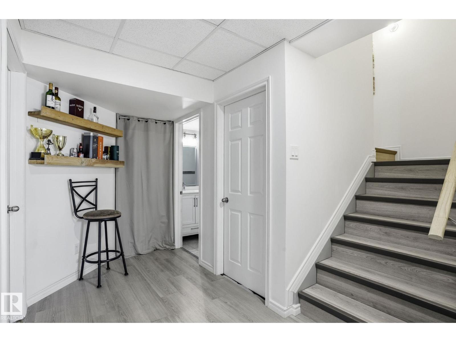 9495 228 ST NW - 28