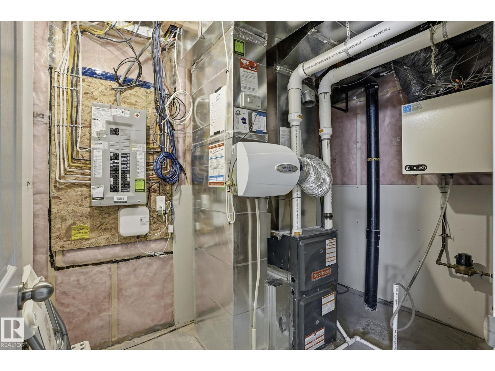 9495 228 ST NW - 30
