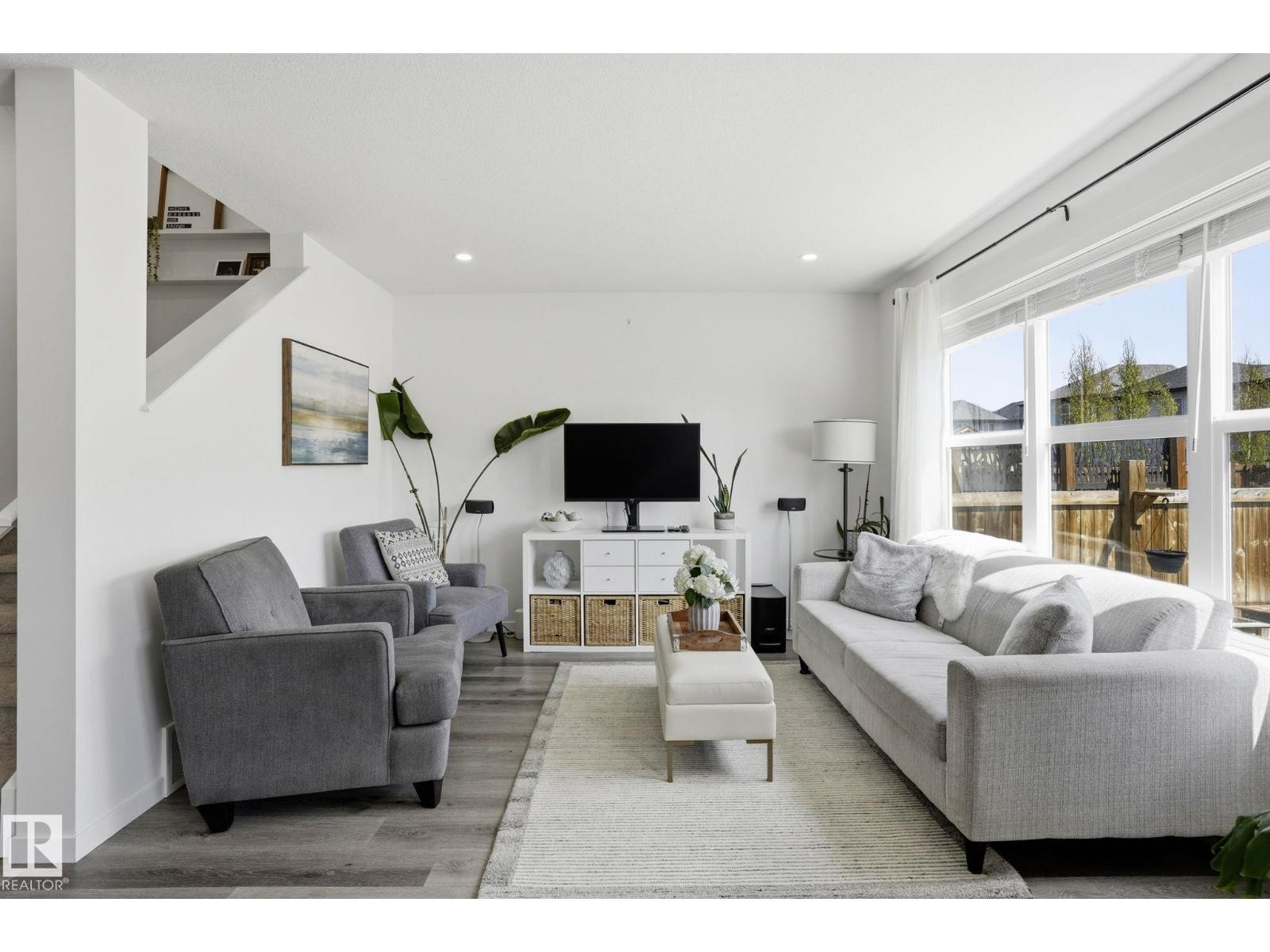 9495 228 ST NW - 7