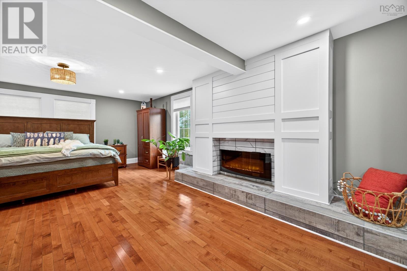 Property 32 of 49 of 87 MAPLE Avenue
