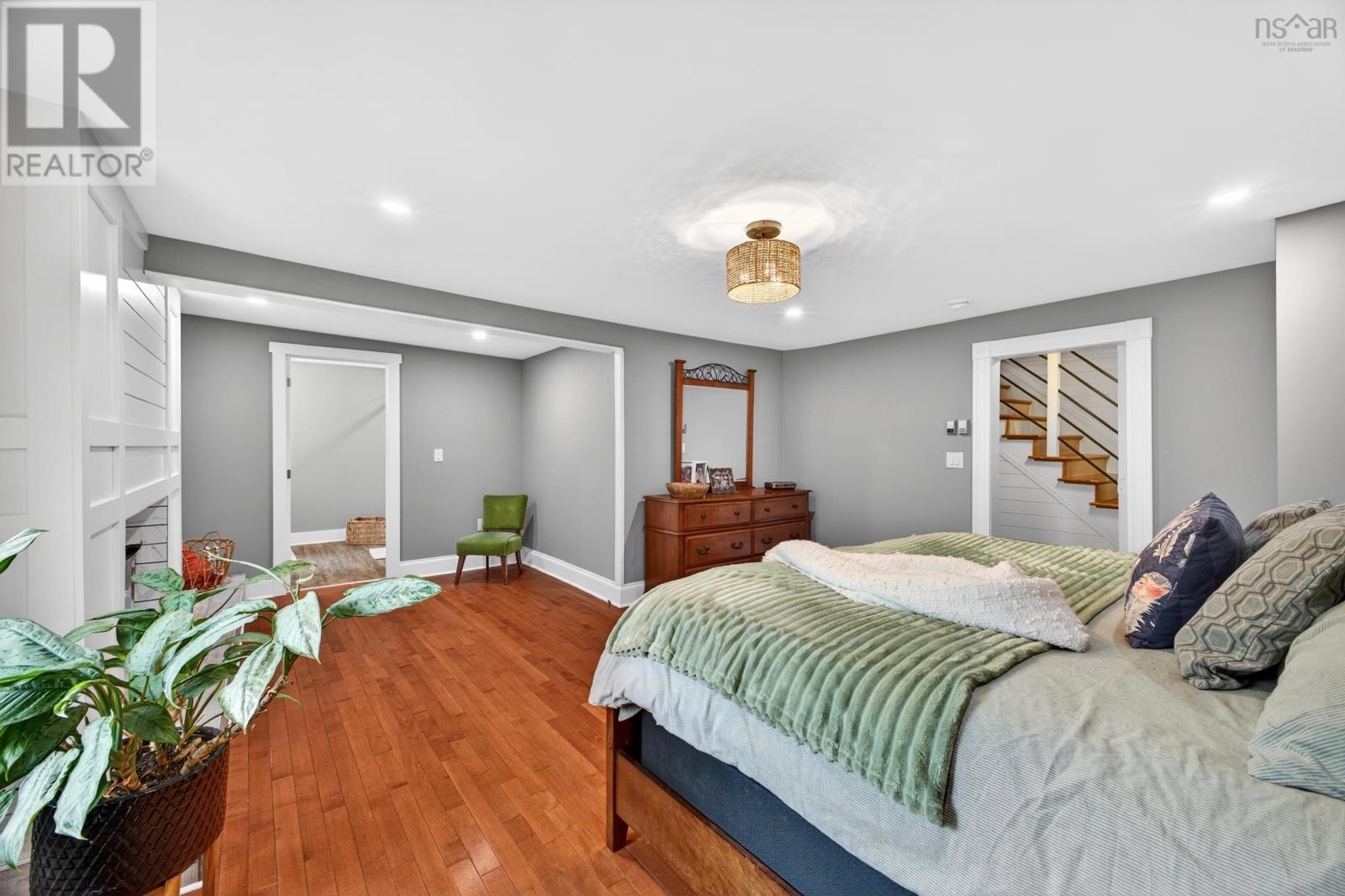 Property 25 of 49 of 87 MAPLE Avenue