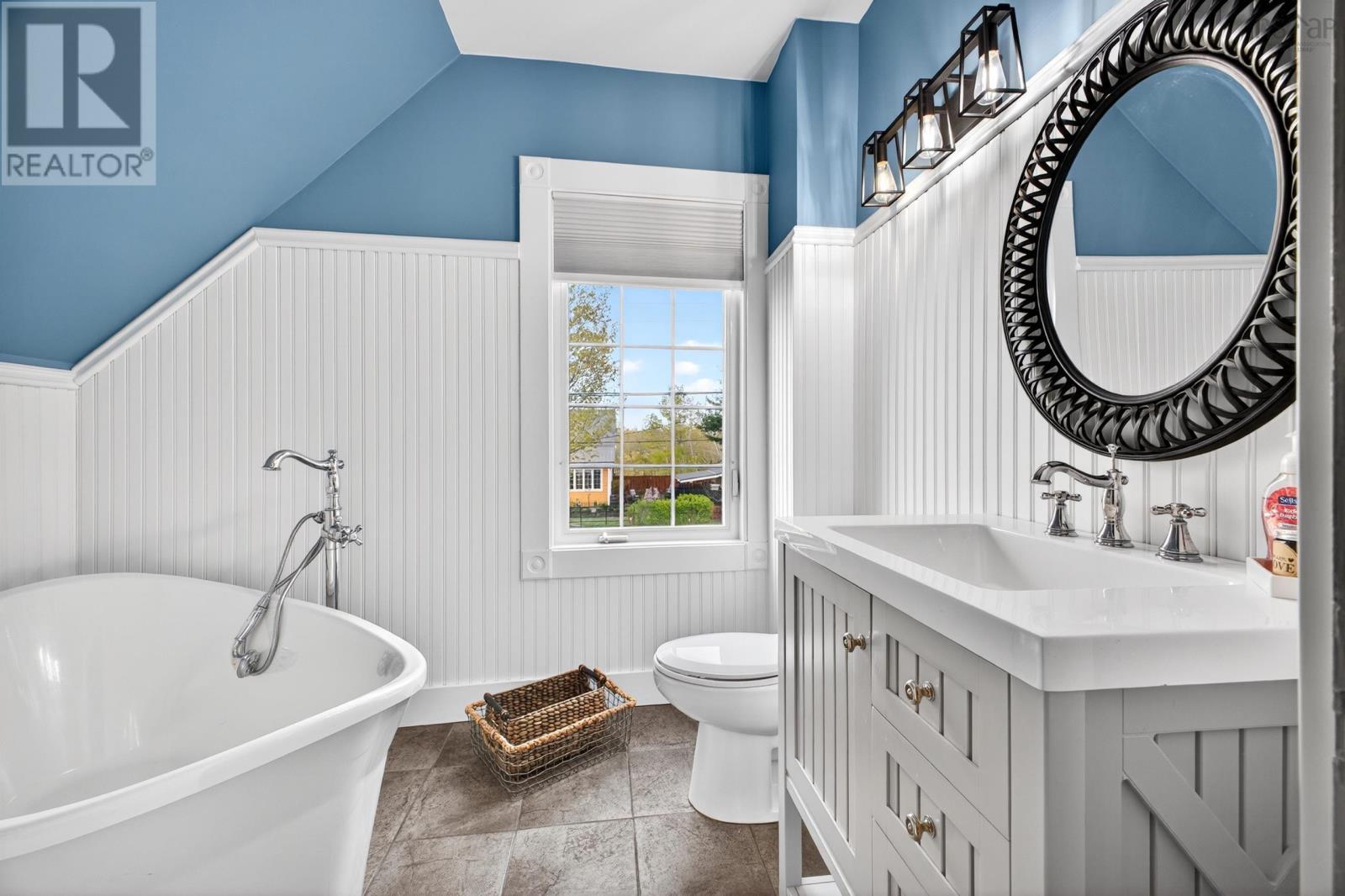 Property 22 of 49 of 87 MAPLE Avenue