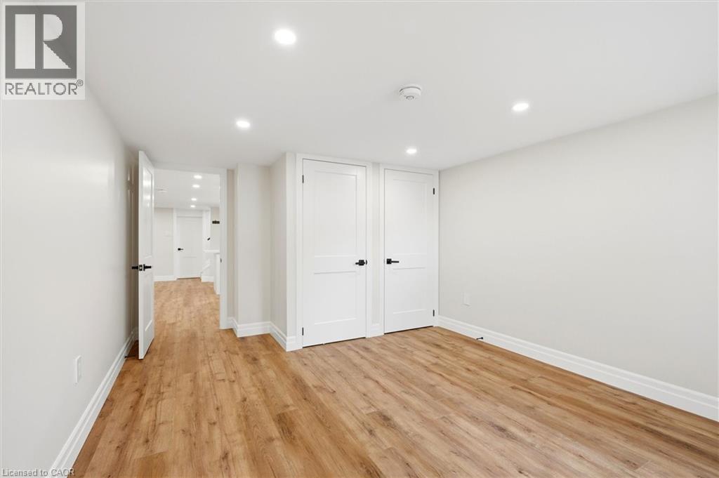 24 TREEVIEW Drive - 32