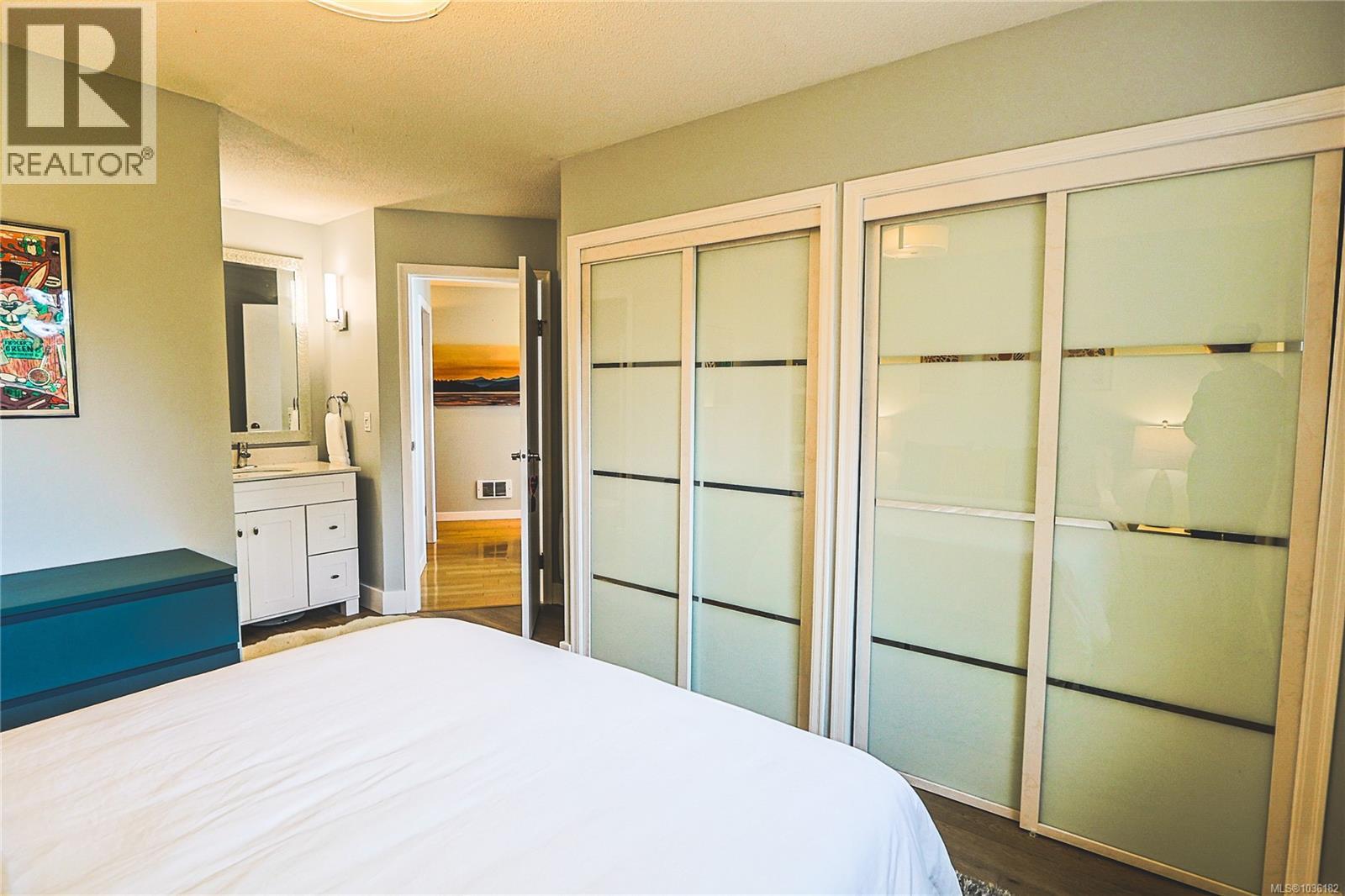 604 4030 Quadra St, Saanich