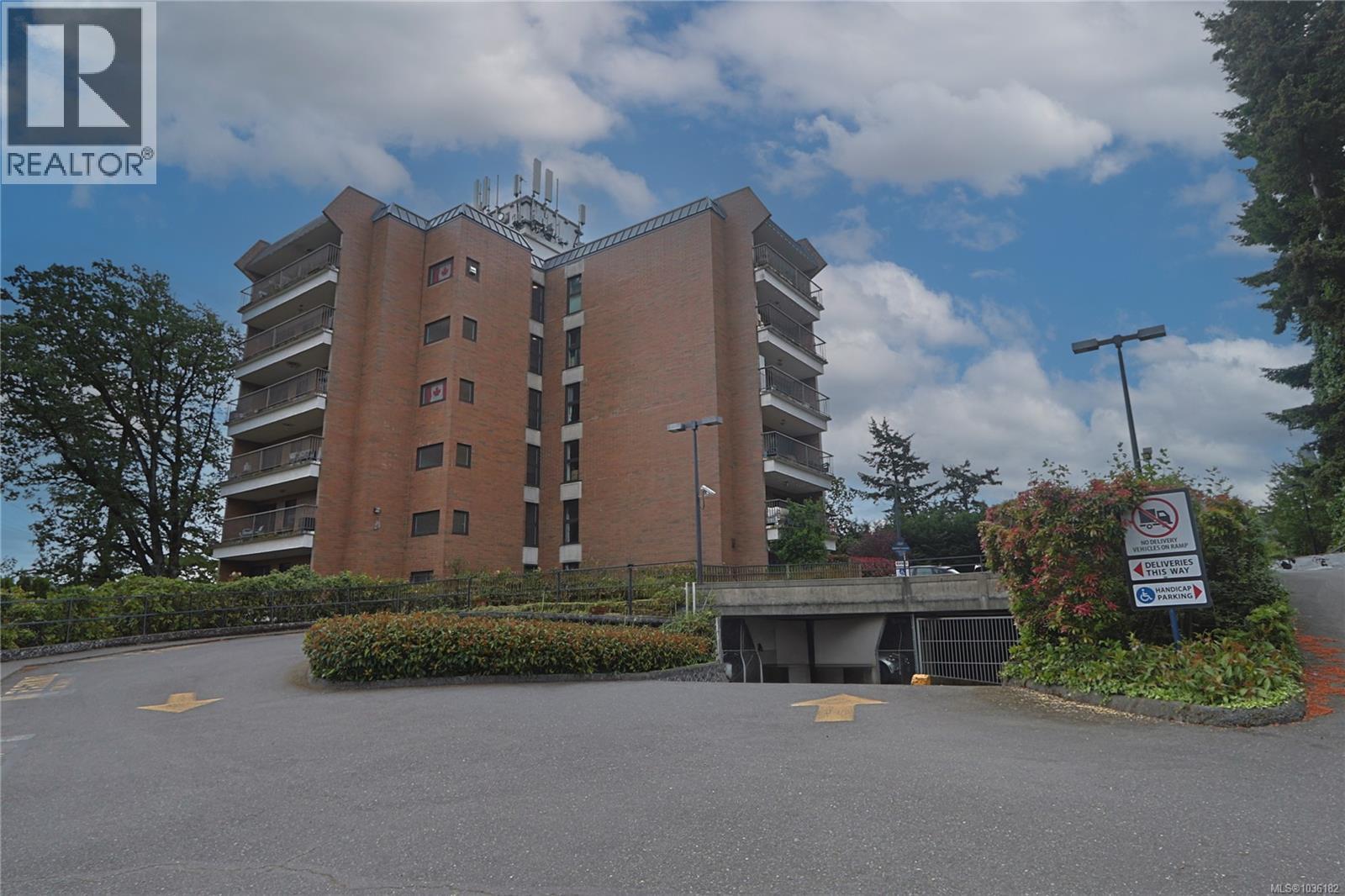 #604 4030 Quadra St - 24