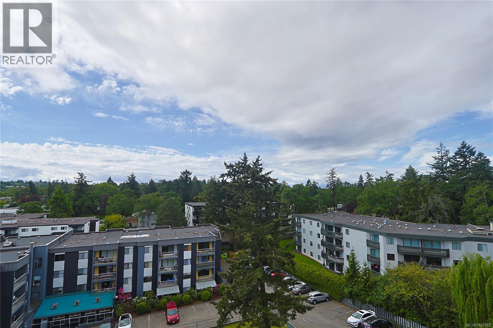 #604 4030 Quadra St - 23