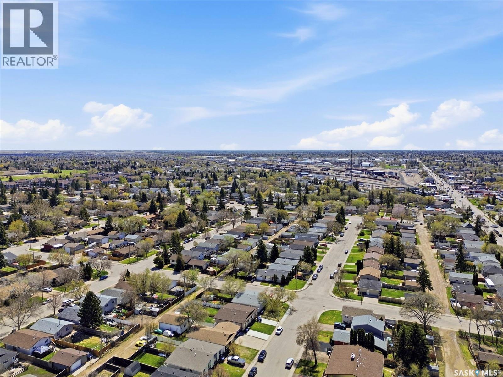#901 9th STREET E - 38