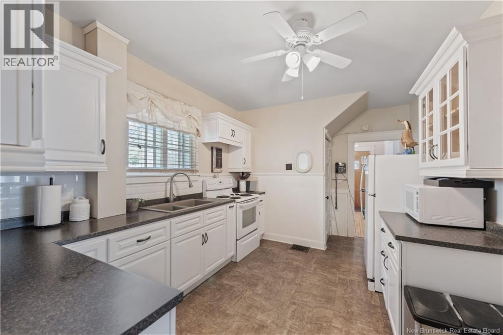 35 Winter Avenue - 10