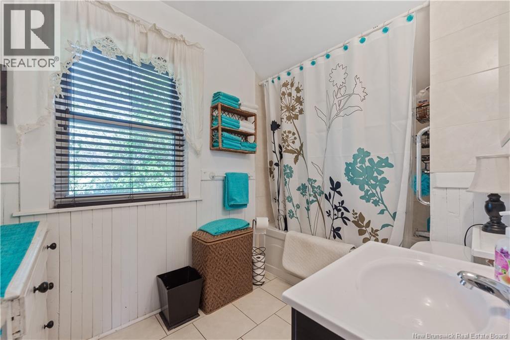 35 Winter Avenue - 16