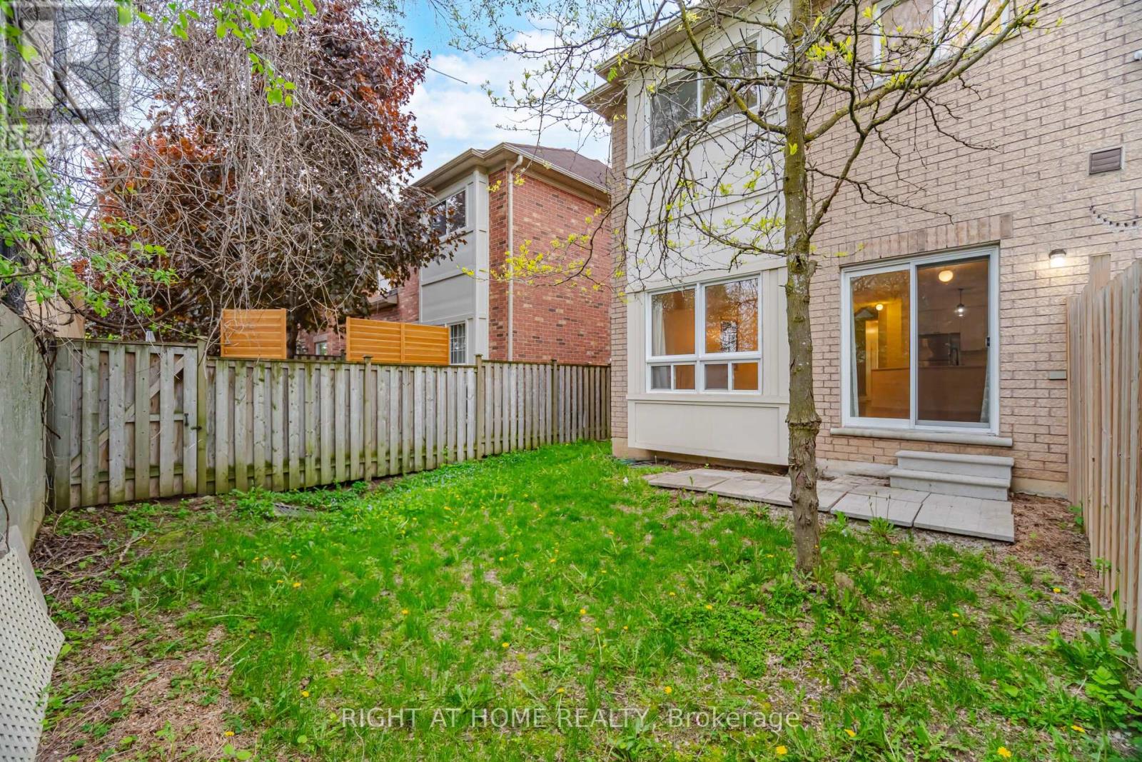 #20 110 HIGHLAND ROAD E - 36