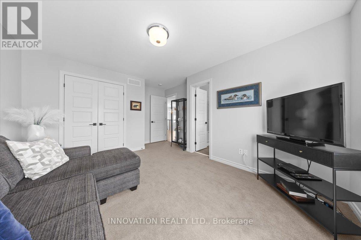 664 BAIE DES CASTORS STREET - 33