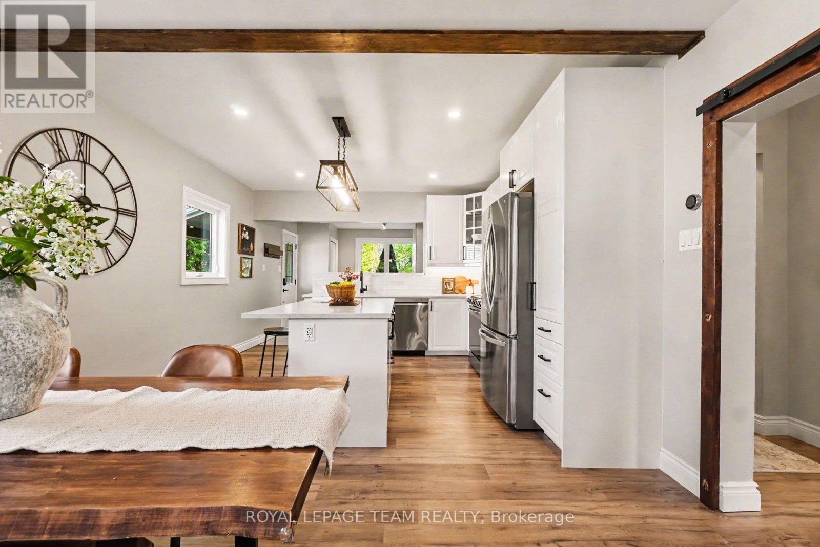 102 STRACHAN STREET - 10
