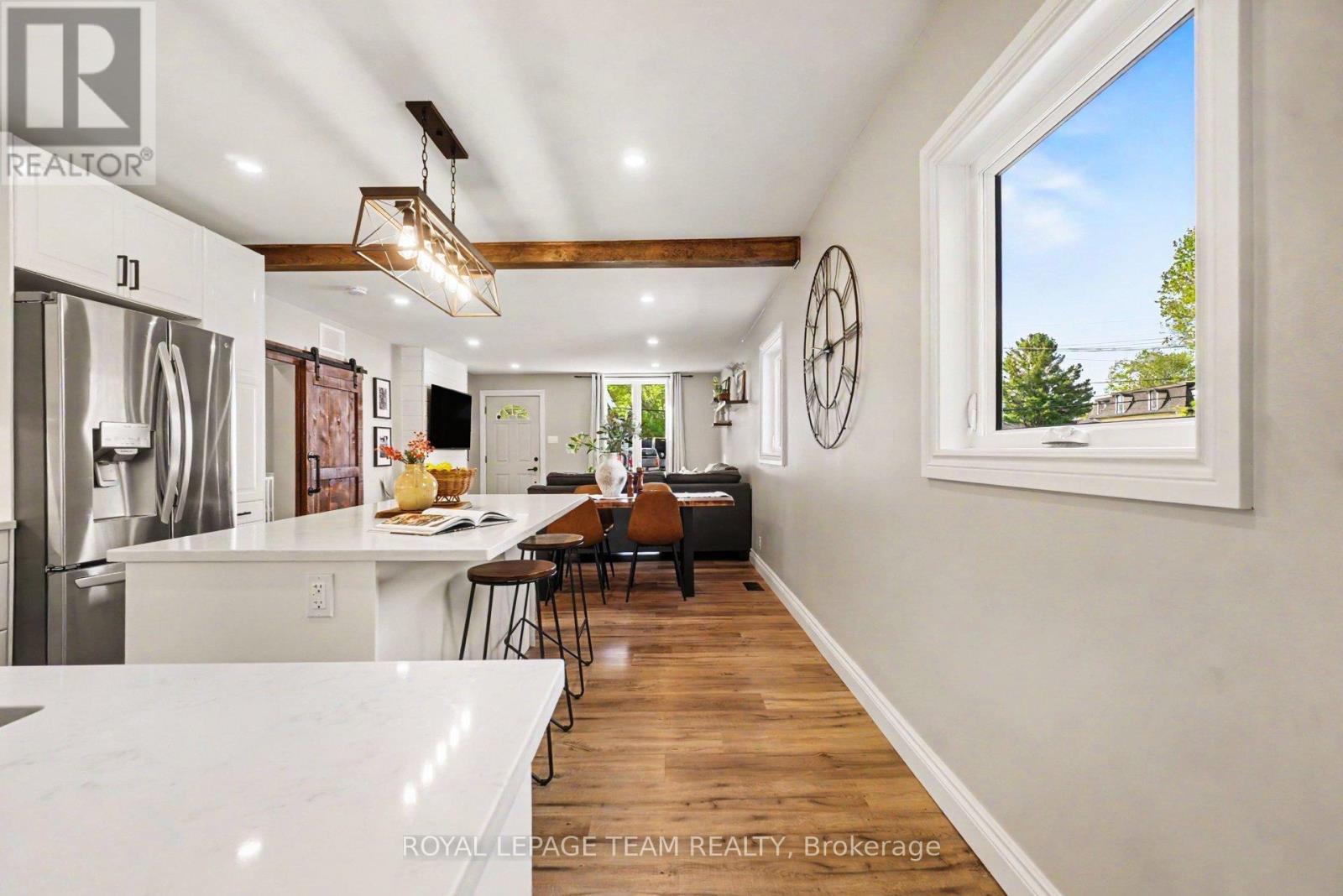 102 STRACHAN STREET - 14