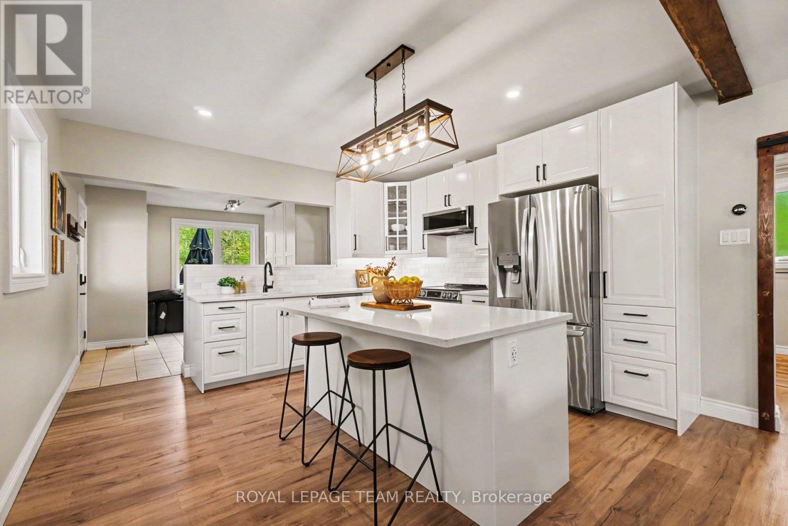 102 STRACHAN STREET - 16