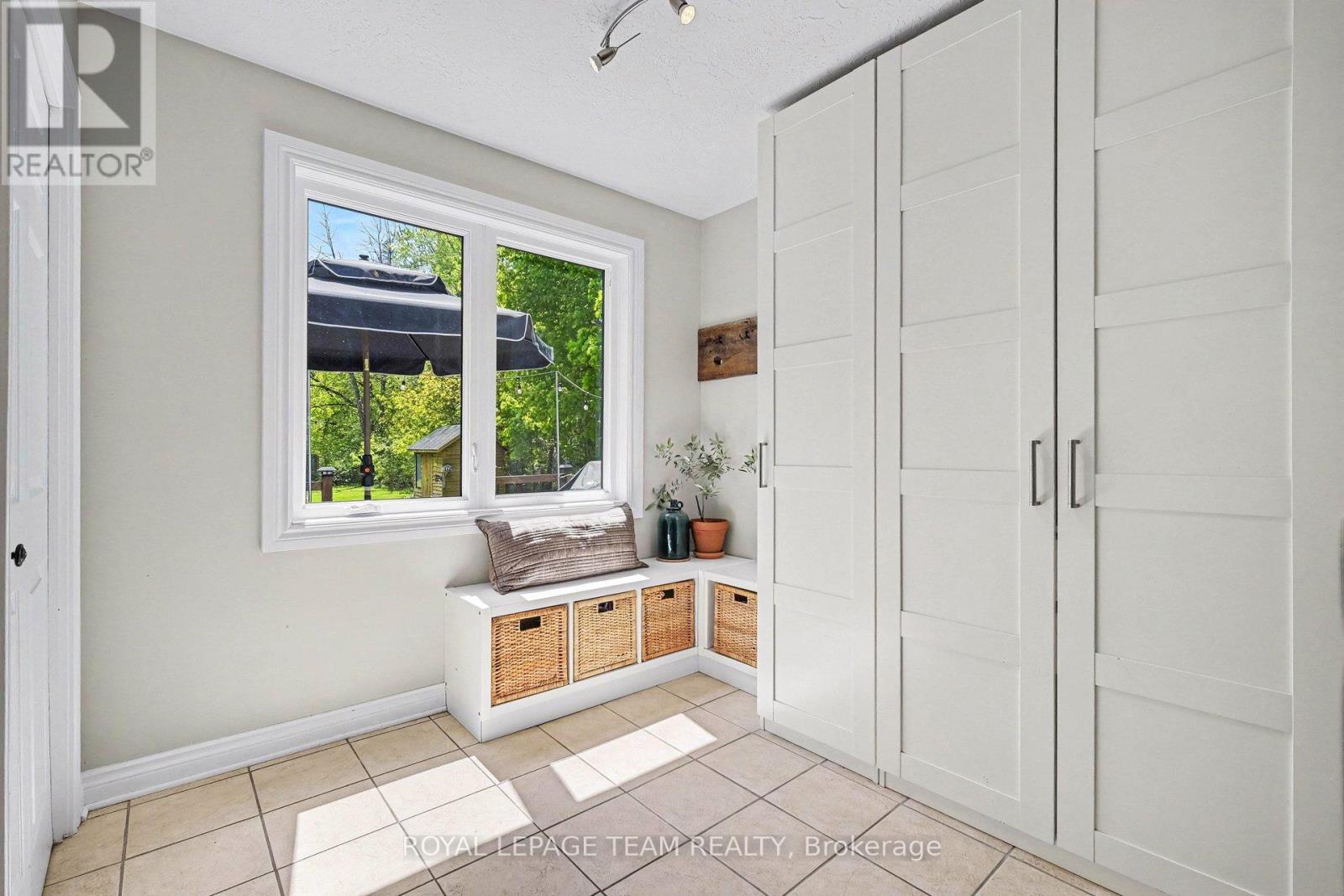 102 STRACHAN STREET - 18