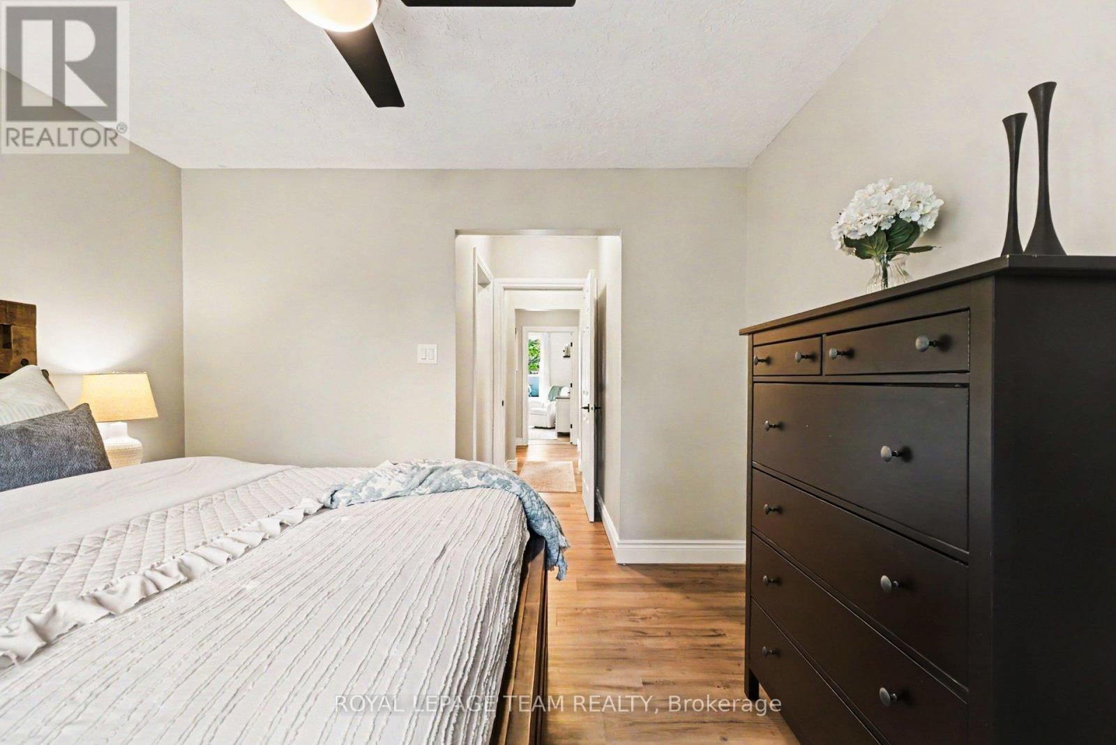 102 STRACHAN STREET - 23