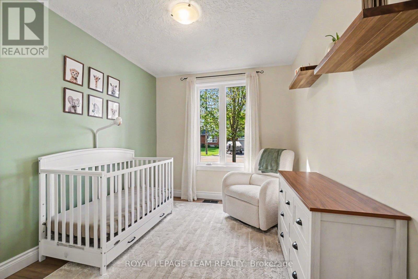 102 STRACHAN STREET - 27