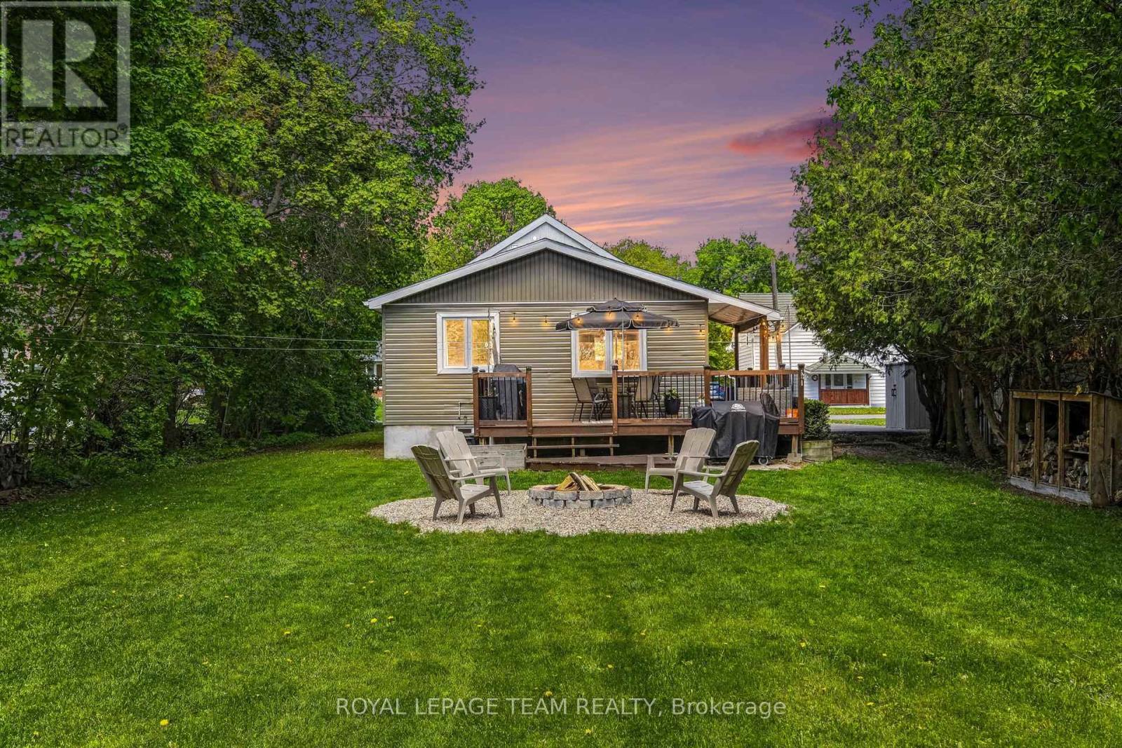 102 STRACHAN STREET - 36