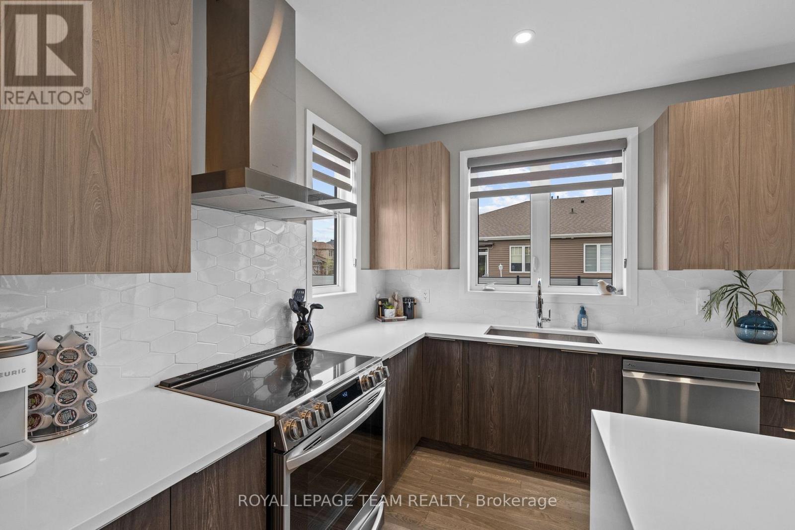 63 YACHT TERRACE - 16