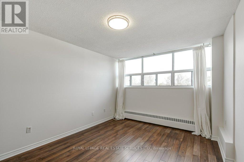 #404 212 KERR STREET - 21
