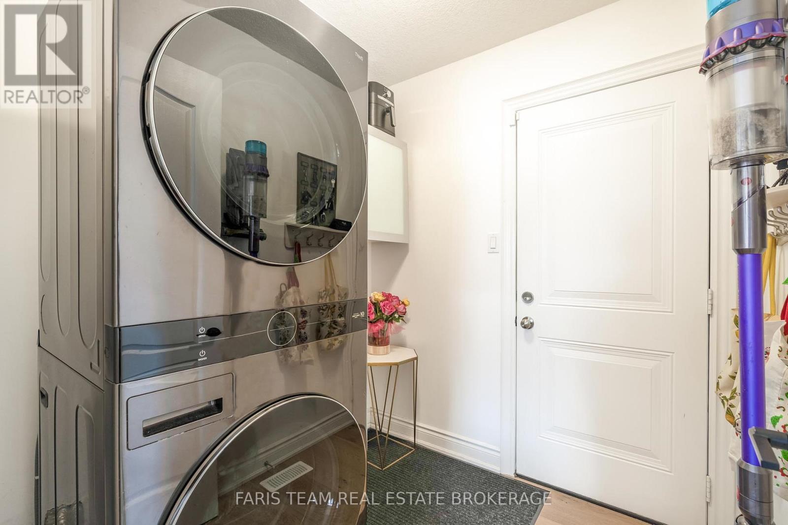 37 LOCKERBIE CRESCENT - 17