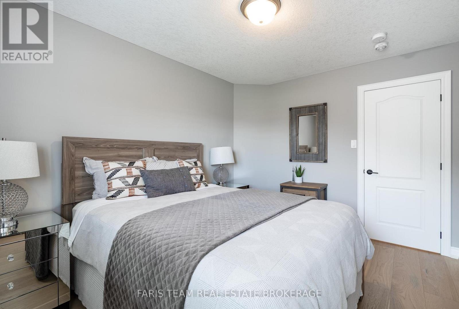 37 LOCKERBIE CRESCENT - 28