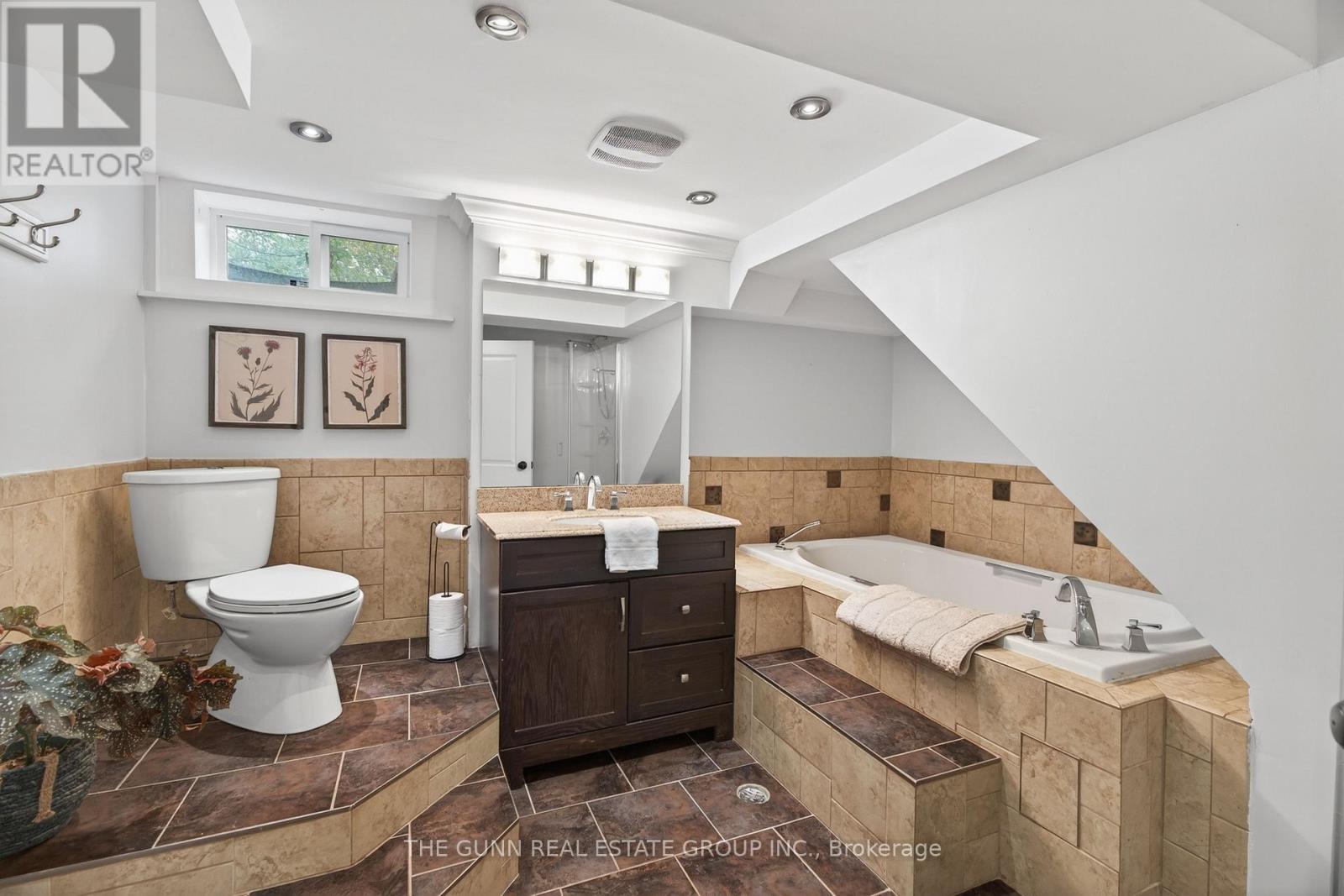 583 OAKRIDGE DRIVE - 35