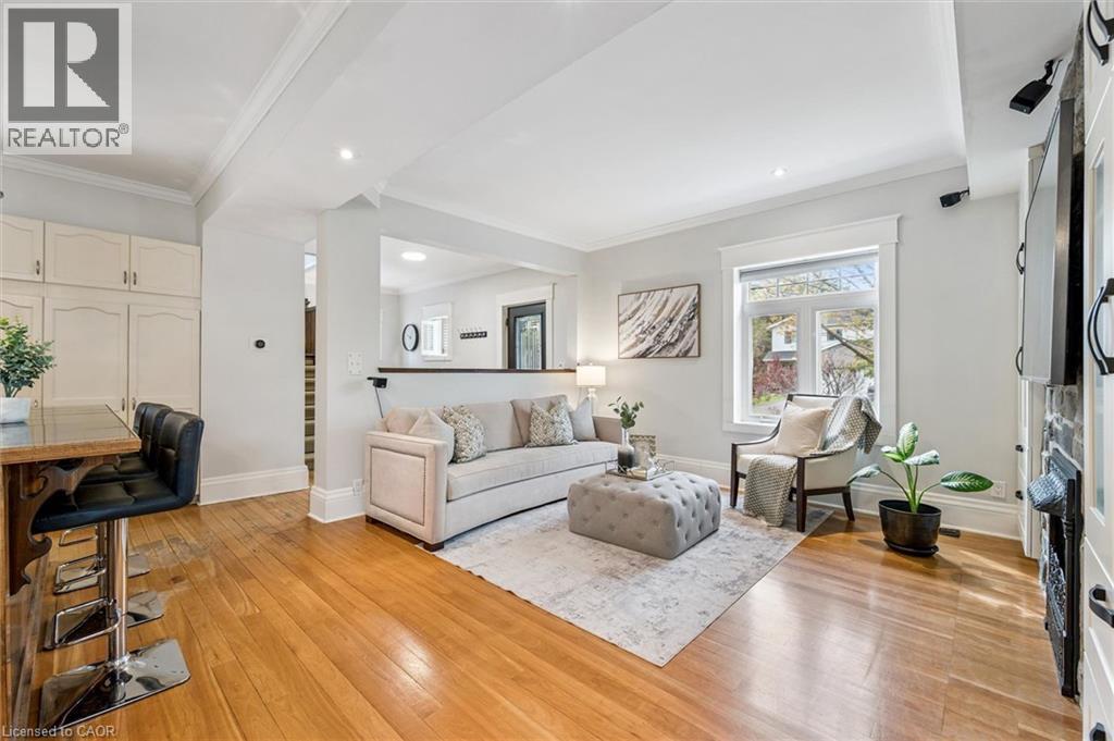 265 DOLPH Street N - 6