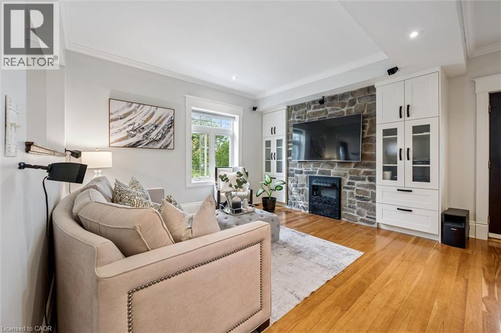 265 DOLPH Street N - 8